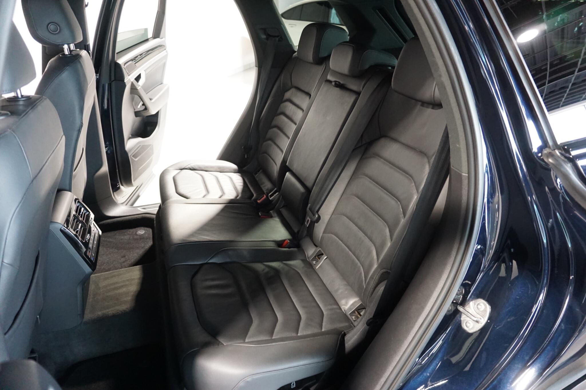 Volkswagen Touareg 3.0 TDI V6 R-Line SUV 5dr Diesel Tiptronic 4Motion Euro 6 (s/s) (286 ps)